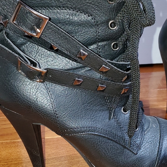 Black Heels Boots with studs - Picture 2 of 4